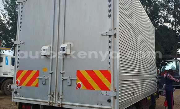 Nunua Ilio tumika Mitsubishi Fuso Nyeupe Lori ndani ya Nakuru nchini Bonde la Ufafanuzi Nunua Ilio tumika Mitsubishi Fuso Nyeupe Lori ndani ya Nakuru nchini Bonde la Ufafanuzi