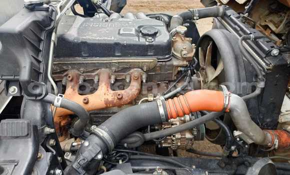 Nunua Ilio tumika Mitsubishi Fuso Nyeupe Lori ndani ya Nakuru nchini Bonde la Ufafanuzi Nunua Ilio tumika Mitsubishi Fuso Nyeupe Lori ndani ya Nakuru nchini Bonde la Ufafanuzi