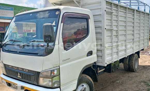 Nunua Ilio tumika Mitsubishi Fuso Nyeupe Lori ndani ya Nakuru nchini Bonde la Ufafanuzi Nunua Ilio tumika Mitsubishi Fuso Nyeupe Lori ndani ya Nakuru nchini Bonde la Ufafanuzi