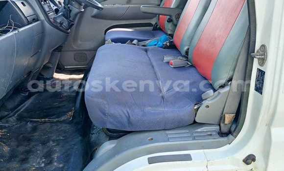 Nunua Ilio tumika Mitsubishi Fuso Nyeupe Lori ndani ya Nakuru nchini Bonde la Ufafanuzi Nunua Ilio tumika Mitsubishi Fuso Nyeupe Lori ndani ya Nakuru nchini Bonde la Ufafanuzi