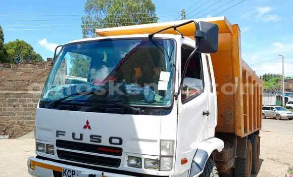 Oofamaa Mitsubishi Fuso White Netiree iti Nakuru keessatti Rift Valley keessatti