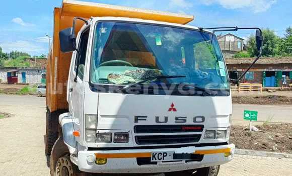 Oofamaa Mitsubishi Fuso White Netiree iti Nakuru keessatti Rift Valley keessatti Oofamaa Mitsubishi Fuso White Netiree iti Nakuru keessatti Rift Valley keessatti