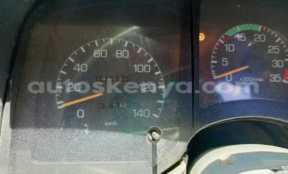 Oofamaa Mitsubishi Fuso White Netiree iti Nakuru keessatti Rift Valley keessatti Oofamaa Mitsubishi Fuso White Netiree iti Nakuru keessatti Rift Valley keessatti