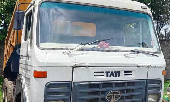 Nunua Ilio tumika Mitsubishi Van Nyeupe Lori ndani ya Nakuru nchini Bonde la Ufafanuzi Nunua Ilio tumika Mitsubishi Van Nyeupe Lori ndani ya Nakuru nchini Bonde la Ufafanuzi