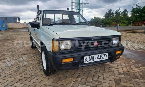 Nunua Ilio tumika Mitsubishi L200 Nyeupe Gari ndani ya Busia nchini West Kenya