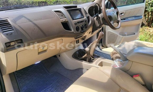 Nunua Ilio tumika Toyota Fortuner Nyingine Gari ndani ya Busia nchini West Kenya Nunua Ilio tumika Toyota Fortuner Nyingine Gari ndani ya Busia nchini West Kenya