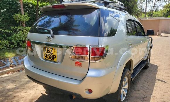 Nunua Ilio tumika Toyota Fortuner Nyingine Gari ndani ya Busia nchini West Kenya Nunua Ilio tumika Toyota Fortuner Nyingine Gari ndani ya Busia nchini West Kenya