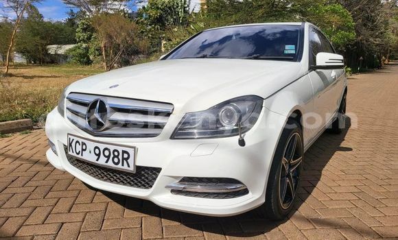 Nunua Ilio tumika Mercedes‒Benz C–Class Nyeupe Gari ndani ya Busia nchini West Kenya