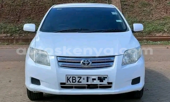 Oofamaa Toyota Axio White Makiinaa iti Nairobi keessatti Nairobi keessatti