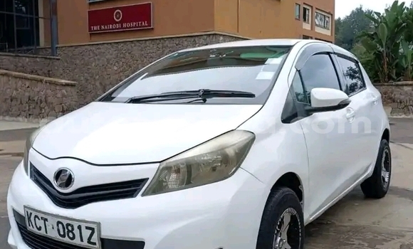 Buy Used Toyota Vitz White Car in Nairobi in Nairobi