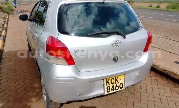 Nunua Ilio tumika Toyota Vitz Beige Gari ndani ya Nairobi nchini Nairobi