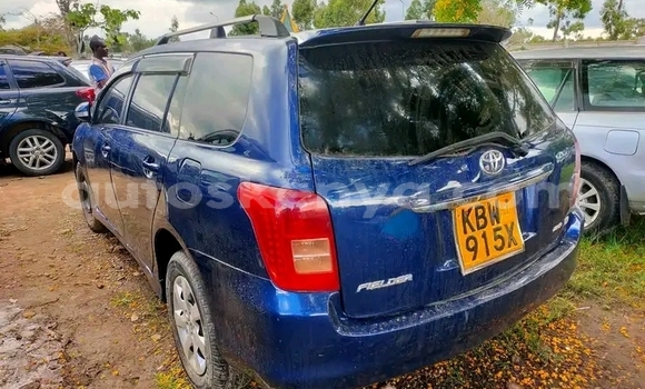 Oofamaa Toyota Fielder Blue Makiinaa iti Nairobi keessatti Nairobi keessatti