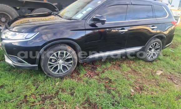 Oofamaa Mitsubishi Outlander Black Makiinaa iti Nakuru keessatti Rift Valley keessatti