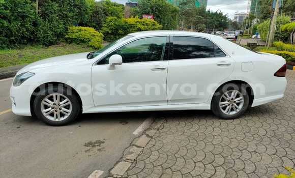 Nunua Ilio tumika Toyota Crown Nyeupe Gari ndani ya Nairobi nchini Nairobi