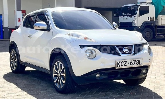 Oofamaa Nissan Juke White Makiinaa iti Nairobi keessatti Nairobi keessatti