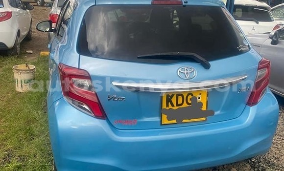 Nunua Ilio tumika Toyota Vitz Bluu Gari ndani ya Nairobi nchini Nairobi