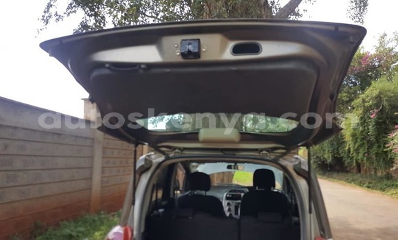 Oofamaa Toyota Ractis Other Makiinaa iti Bute keessatti Northeast Kenya keessatti