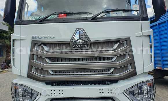 Haaraa Mercedes‒Benz Truck White Netiree iti Nairobi keessatti Nairobi keessatti