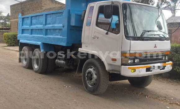 Oofamaa Mitsubishi Fuso White Netiree iti Nakuru keessatti Rift Valley keessatti