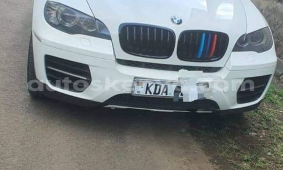 Oofamaa BMW X6 White Makiinaa iti Bute keessatti Northeast Kenya keessatti