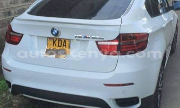 Oofamaa BMW X6 White Makiinaa iti Bute keessatti Northeast Kenya keessatti Oofamaa BMW X6 White Makiinaa iti Bute keessatti Northeast Kenya keessatti
