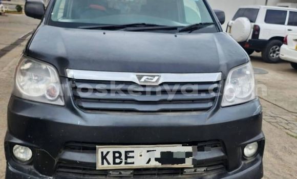Oofamaa Toyota Noah Black Makiinaa iti Nairobi keessatti Nairobi keessatti