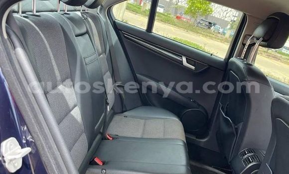 Oofamaa Mercedes-Benz C-Classe Black Makiinaa iti Nairobi keessatti Nairobi keessatti