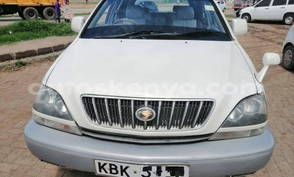 Oofamaa Toyota Harrier White Makiinaa iti Nairobi keessatti Nairobi keessatti
