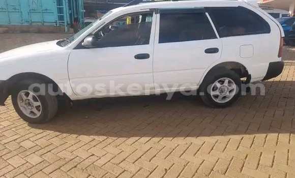 Nunua Ilio tumika Toyota Avensis Nyeupe Gari ndani ya Nairobi nchini Nairobi