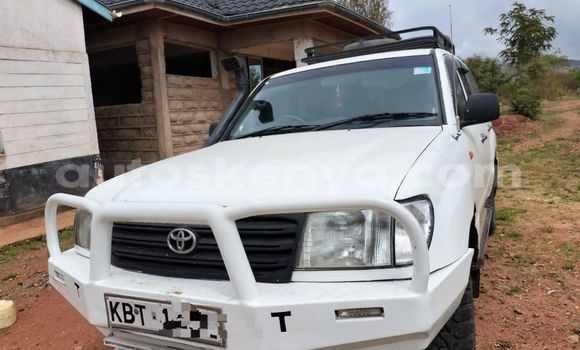 Oofamaa Toyota Land Cruiser White Makiinaa iti Nairobi keessatti Nairobi keessatti Oofamaa Toyota Land Cruiser White Makiinaa iti Nairobi keessatti Nairobi keessatti