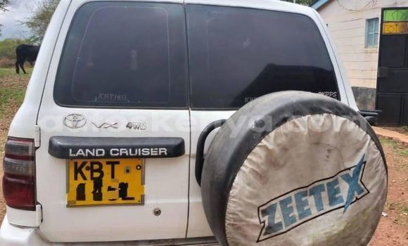 Oofamaa Toyota Land Cruiser White Makiinaa iti Nairobi keessatti Nairobi keessatti Oofamaa Toyota Land Cruiser White Makiinaa iti Nairobi keessatti Nairobi keessatti