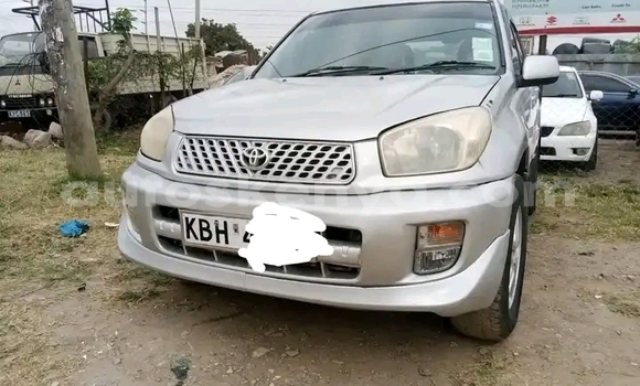 Oofamaa Toyota RAV4 Silver Makiinaa iti Nairobi keessatti Nairobi keessatti