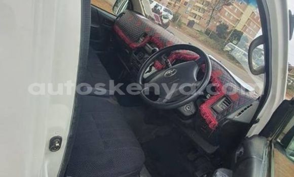 Oofamaa Toyota Hiace White Makiinaa iti Nairobi keessatti Nairobi keessatti Oofamaa Toyota Hiace White Makiinaa iti Nairobi keessatti Nairobi keessatti