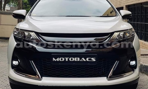 Nunua Ilio tumika Toyota Harrier Nyeupe Gari ndani ya Narok nchini Bonde la Ufafanuzi