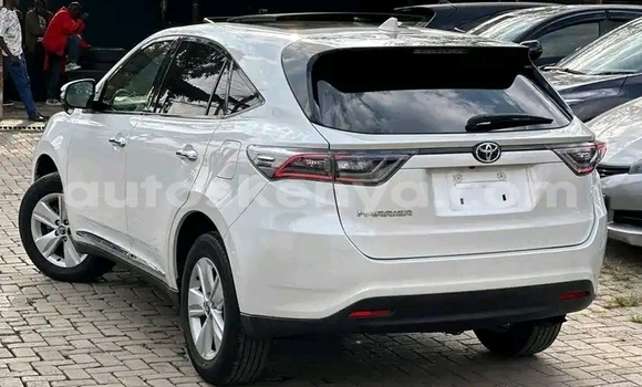Nunua Ilio tumika Toyota Harrier Fedha Gari ndani ya Nairobi nchini Nairobi