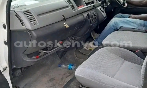 Oofamaa Toyota Hiace White Makiinaa iti Nairobi keessatti Nairobi keessatti Oofamaa Toyota Hiace White Makiinaa iti Nairobi keessatti Nairobi keessatti