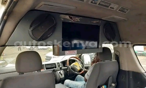 Oofamaa Toyota Hiace White Makiinaa iti Nairobi keessatti Nairobi keessatti Oofamaa Toyota Hiace White Makiinaa iti Nairobi keessatti Nairobi keessatti