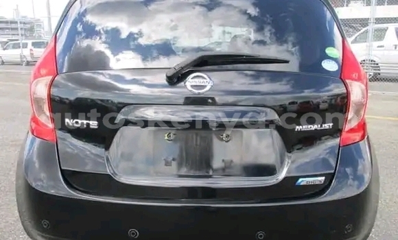 Oofamaa Nissan Note Black Makiinaa iti Nairobi keessatti Nairobi keessatti