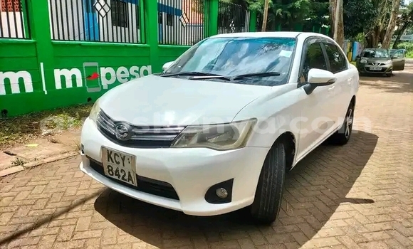 Nunua Ilio tumika Toyota Axio Nyeupe Gari ndani ya Nairobi nchini Nairobi