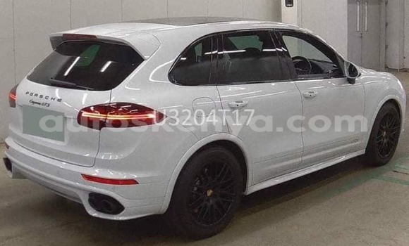 Buy Used Porsche Cayenne White Car in Chuka in East Kenya Buy Used Porsche Cayenne White Car in Chuka in East Kenya