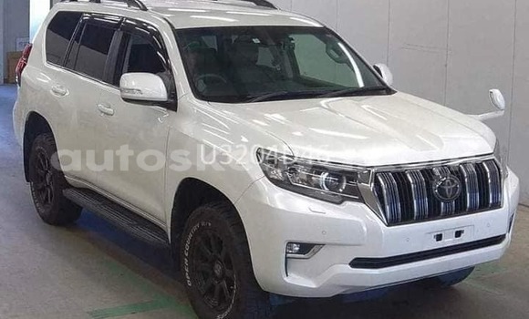 Nunua Ilio tumika Toyota Land Cruiser Prado Nyeupe Gari ndani ya Busia nchini West Kenya