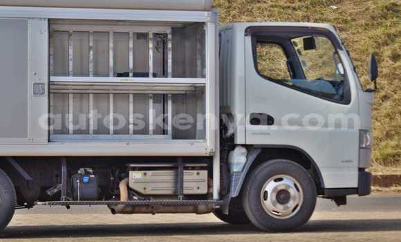 Nunua Ilio tumika Mitsubishi Fuso Nyeupe Lori ndani ya Bute nchini Kaskazini Mashariki mwa Kenya Nunua Ilio tumika Mitsubishi Fuso Nyeupe Lori ndani ya Bute nchini Kaskazini Mashariki mwa Kenya
