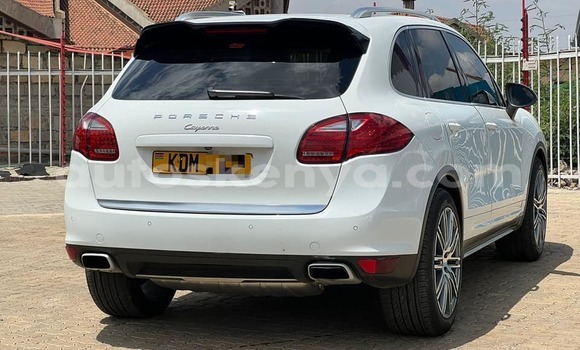 Buy Used Porsche Cayenne White Car in Bura in Northeast Kenya Buy Used Porsche Cayenne White Car in Bura in Northeast Kenya