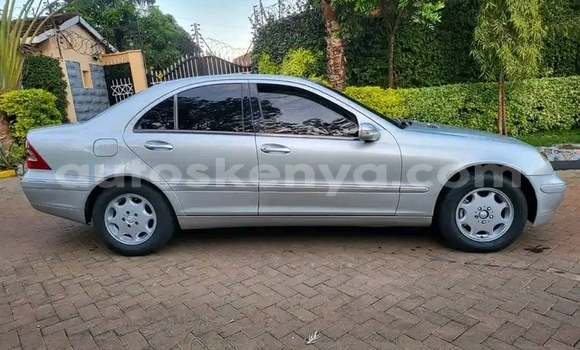 Oofamaa Mercedes-Benz C-Classe Beige Makiinaa iti Kiambu keessatti Nairobi keessatti Oofamaa Mercedes-Benz C-Classe Beige Makiinaa iti Kiambu keessatti Nairobi keessatti