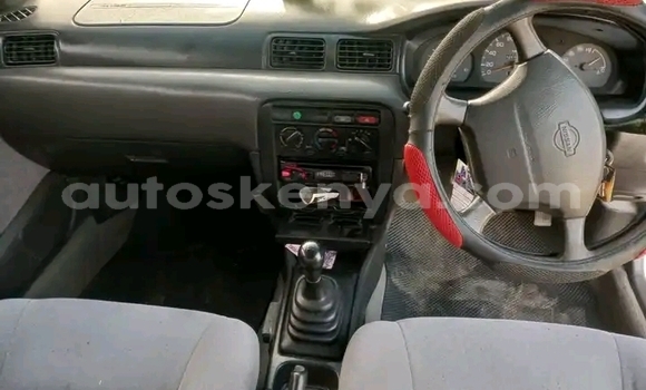 Oofamaa Nissan 720 White Makiinaa iti Nairobi keessatti Nairobi keessatti Oofamaa Nissan 720 White Makiinaa iti Nairobi keessatti Nairobi keessatti