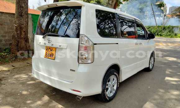 Oofamaa Toyota Voxy White Makiinaa iti Nairobi keessatti Nairobi keessatti Oofamaa Toyota Voxy White Makiinaa iti Nairobi keessatti Nairobi keessatti