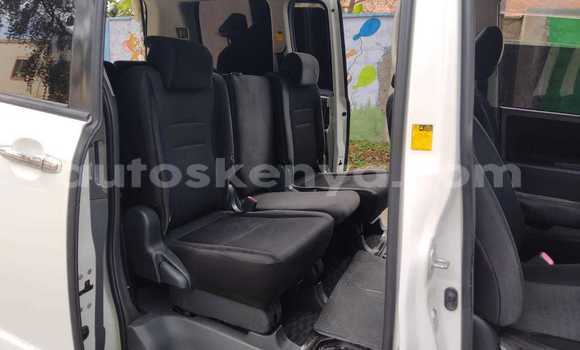 Oofamaa Toyota Voxy White Makiinaa iti Nairobi keessatti Nairobi keessatti Oofamaa Toyota Voxy White Makiinaa iti Nairobi keessatti Nairobi keessatti