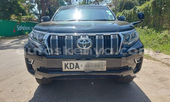 Oofamaa Toyota Land Cruiser Prado Black Makiinaa iti Nairobi keessatti Nairobi keessatti