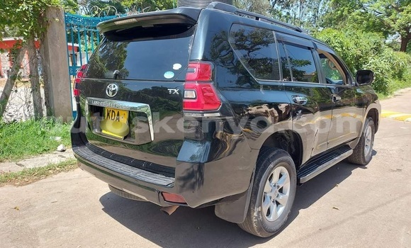 Oofamaa Toyota Land Cruiser Prado Black Makiinaa iti Nairobi keessatti Nairobi keessatti Oofamaa Toyota Land Cruiser Prado Black Makiinaa iti Nairobi keessatti Nairobi keessatti