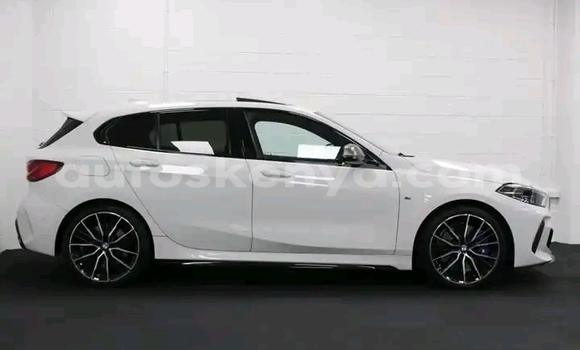 Oofamaa BMW M2 White Makiinaa iti Nairobi keessatti Nairobi keessatti
